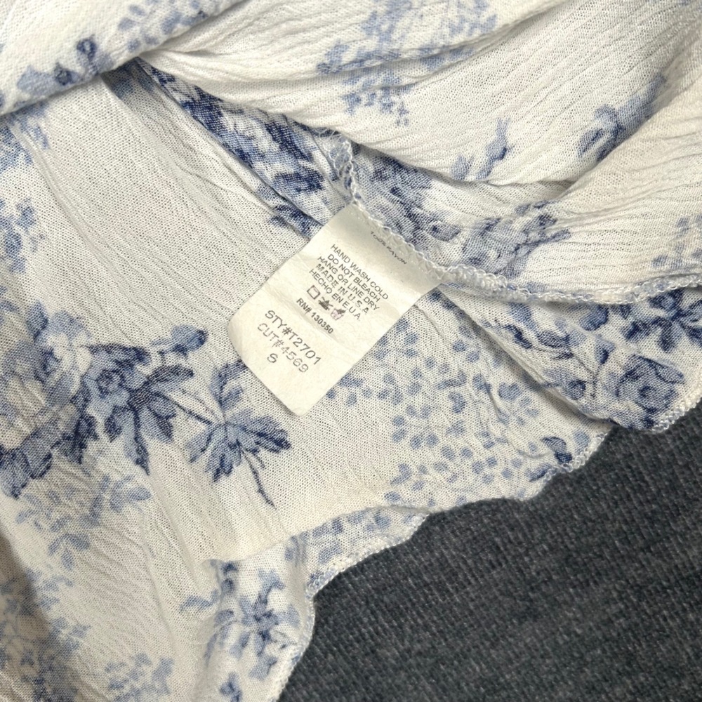 Peppermint Top Womens Small White Blue Floral Off Shoulder Bell Sleeve Boho - Picture 5 of 7